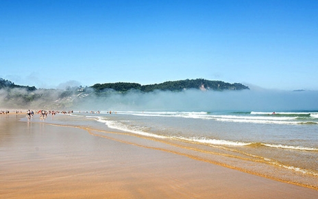 La playa de Rodiles se encuentra en una aldea a 3 km de la casa